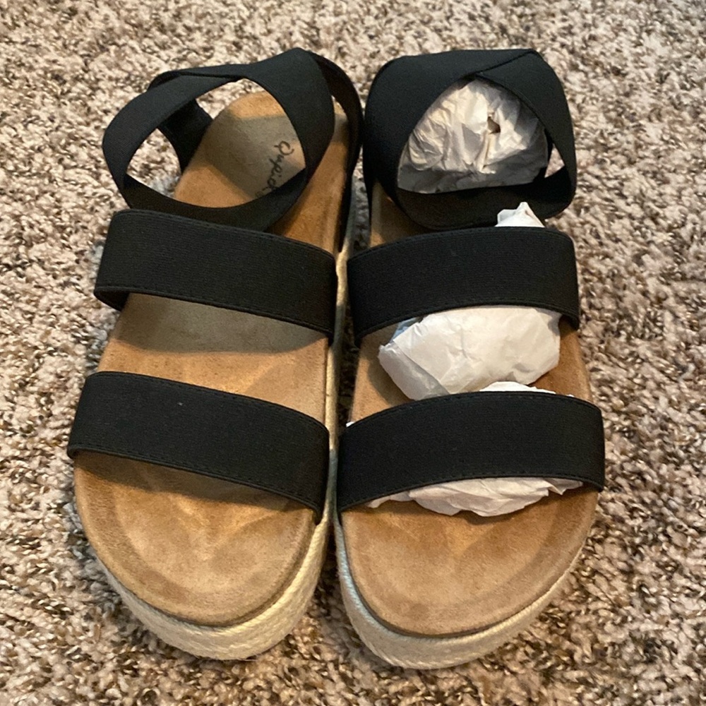 Black elastic sandals